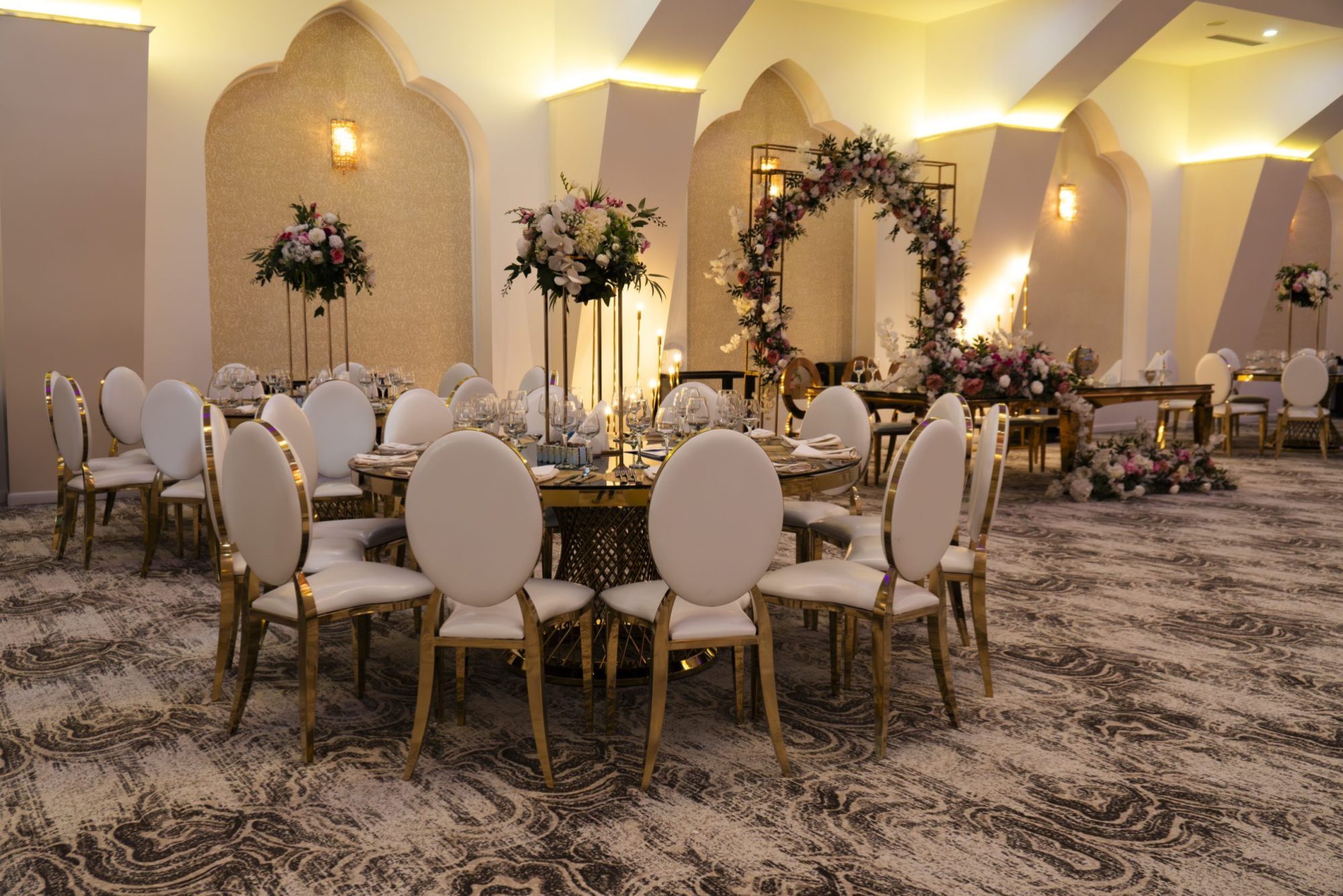 Salonul Portofino - decor de sear?