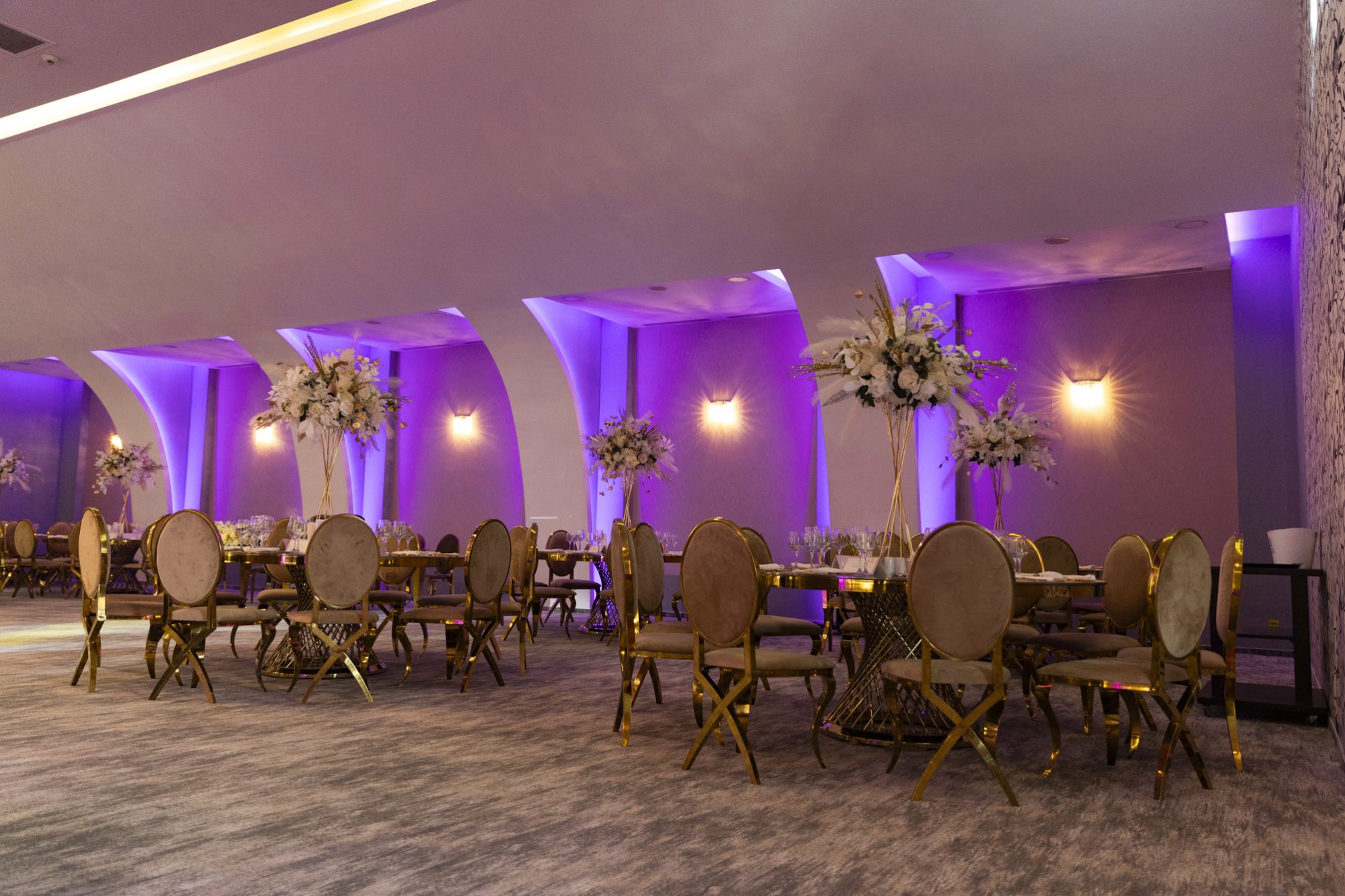 Salonul Manhattan - aranjament mese